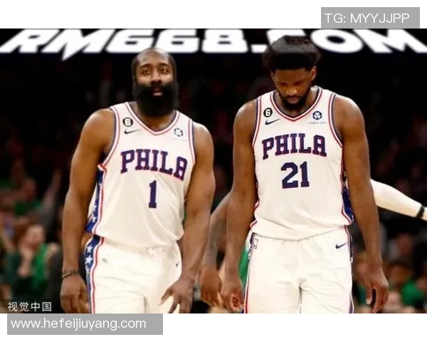 哈登与足球巨星同框合影展现跨界友谊与运动精神的精彩瞬间